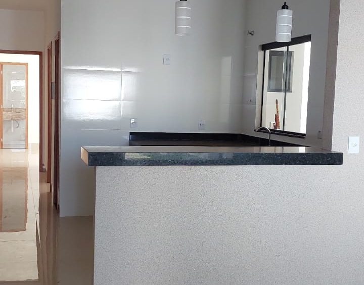Casa moderna à venda no Setor Guarujá.