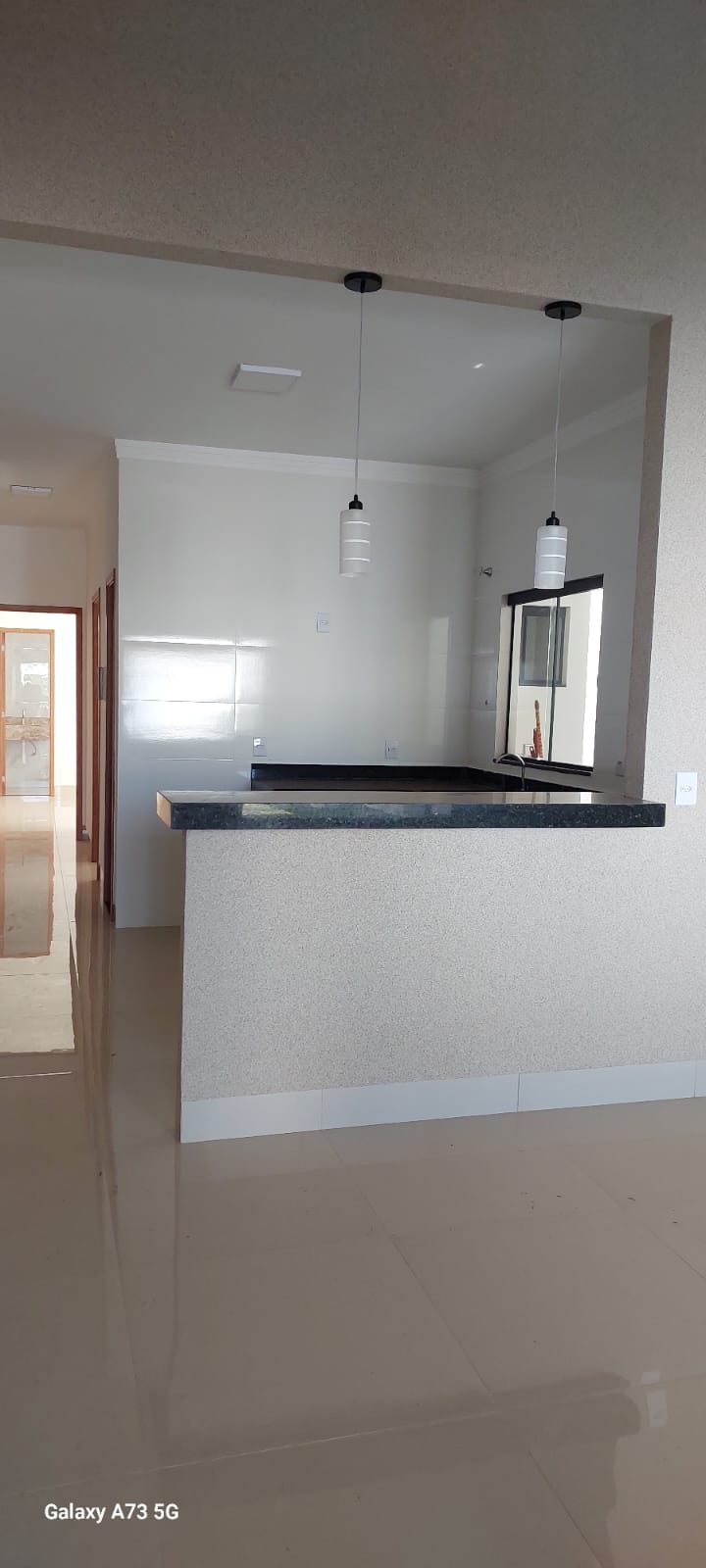 Casa moderna à venda no Setor Guarujá.