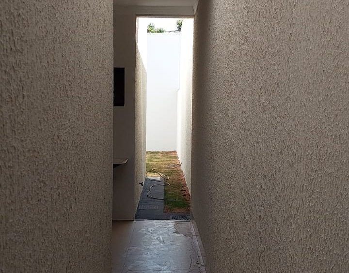 Casa moderna à venda no Setor Guarujá.