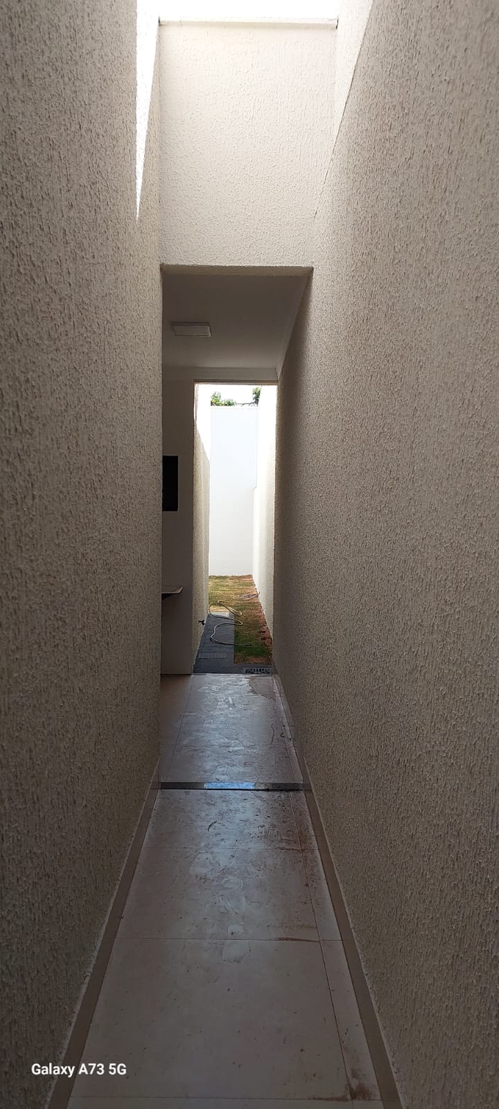 Casa moderna à venda no Setor Guarujá.