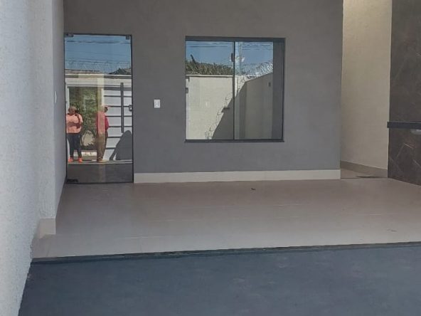 Casa moderna à venda no Setor Guarujá.