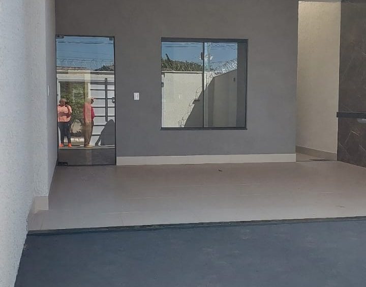 Casa moderna à venda no Setor Guarujá.