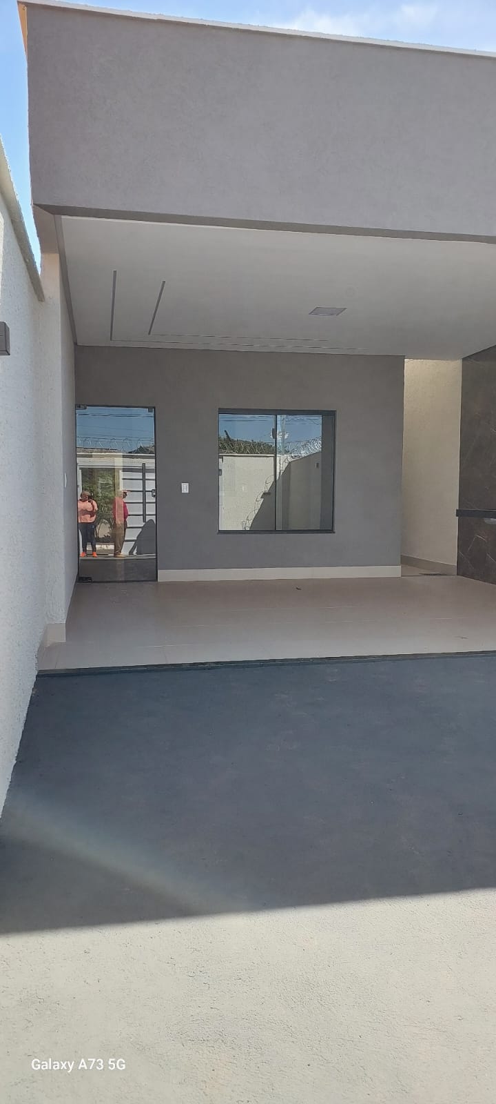 Casa moderna à venda no Setor Guarujá.