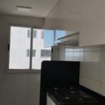cozinha com armários do apartamento de 2 quartos para alugar