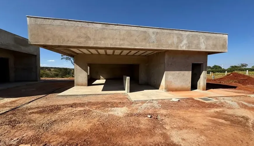 Casa de condomínio de luxo em construção