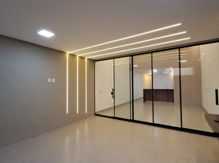 Garagem de fora pra dentro da Casa Jardim Belvedere