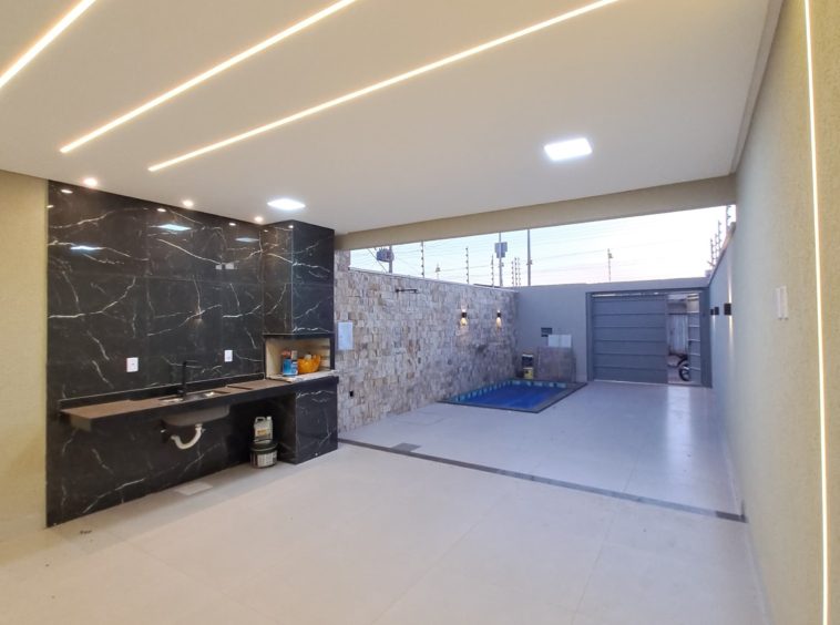 Garagem e Churrasqueira de dentro pra fora na Casa no Jardim Belvedere