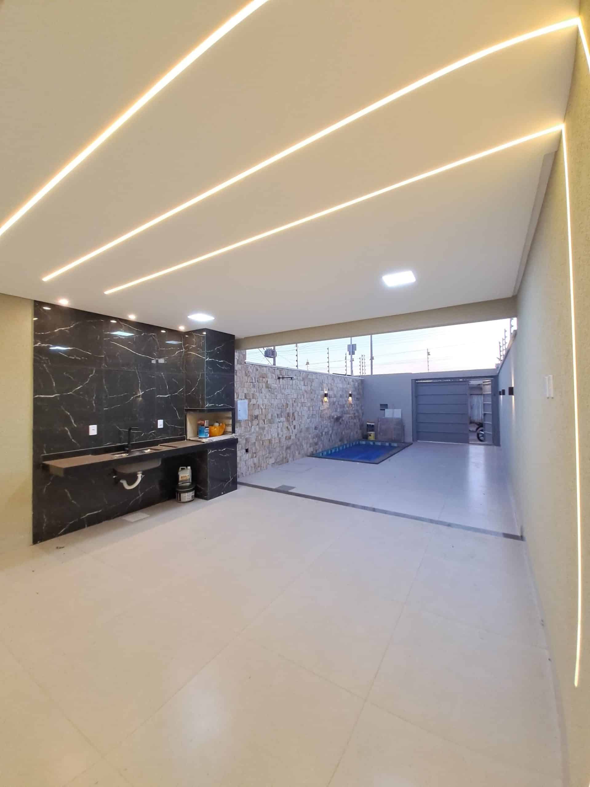Garagem e Churrasqueira de dentro pra fora na Casa no Jardim Belvedere