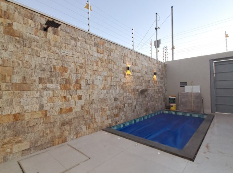 Ducha + piscina na Casa no Jardim Belvedere