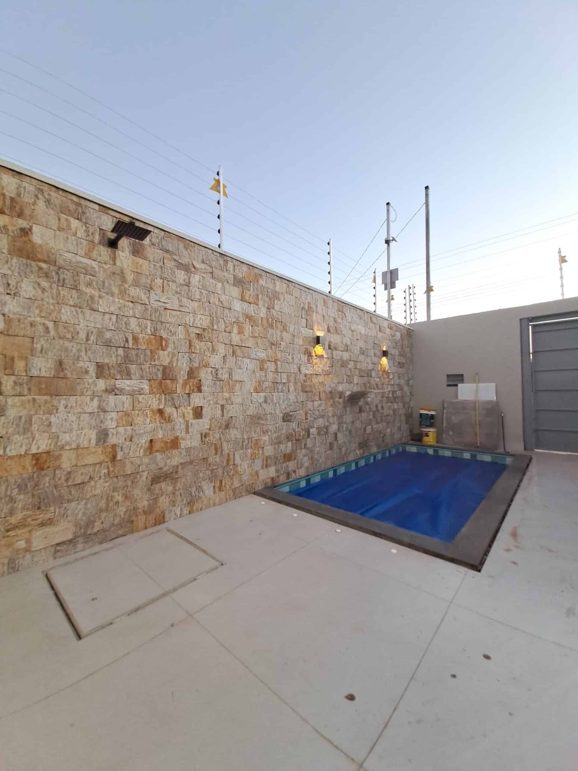 Ducha + piscina na Casa no Jardim Belvedere