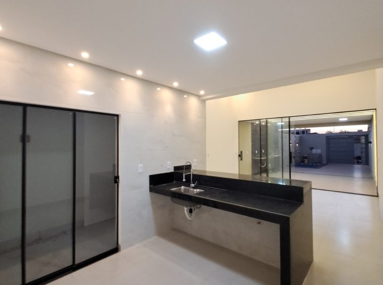Cozinha + Parte de trás da bancada e pia da Casa no Jardim Belvedere
