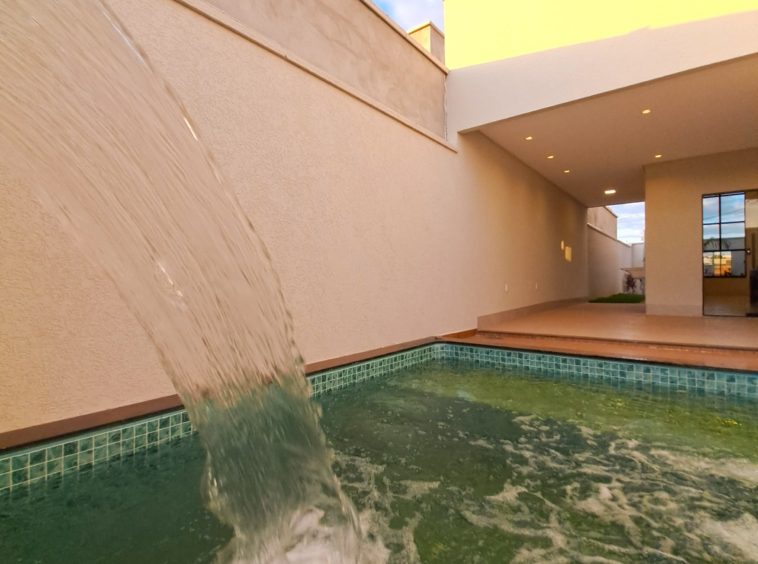 Ângulo 3 da piscina da Casa no Jardim Gramado