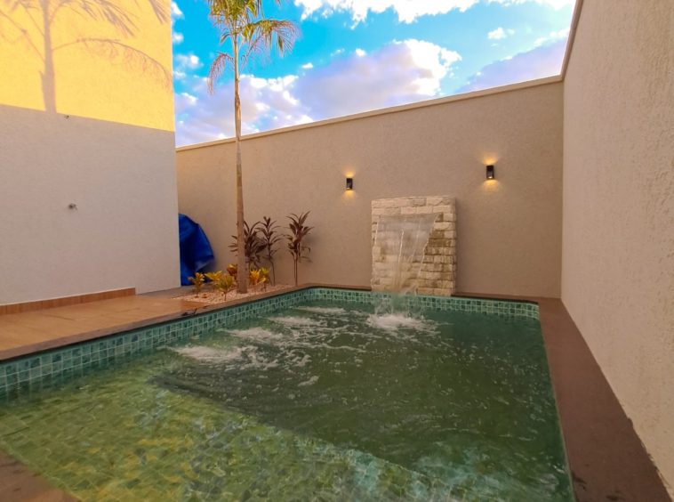 Ângulo 1 da piscina da Casa no Jardim Gramado