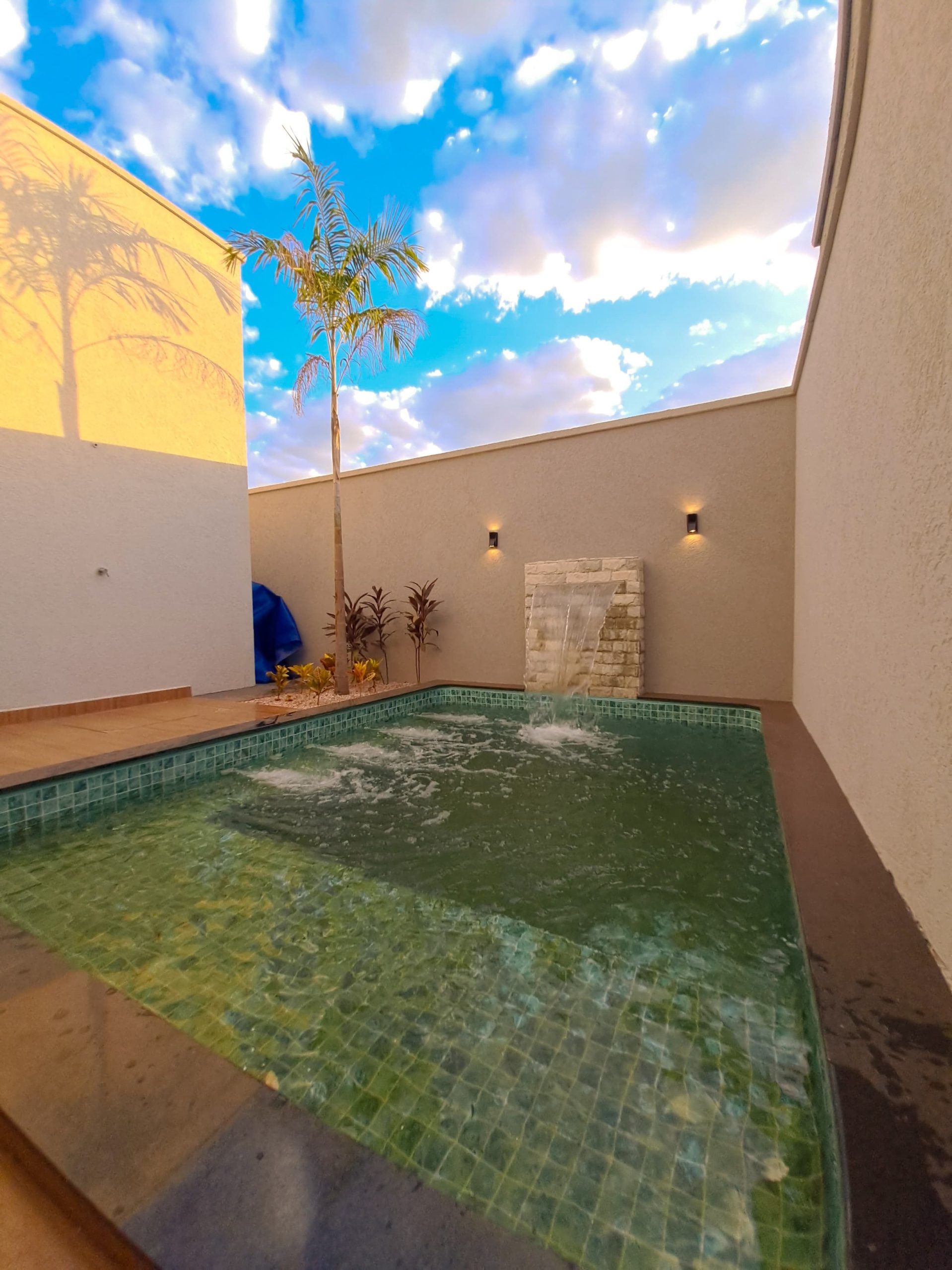 Ângulo 1 da piscina da Casa no Jardim Gramado