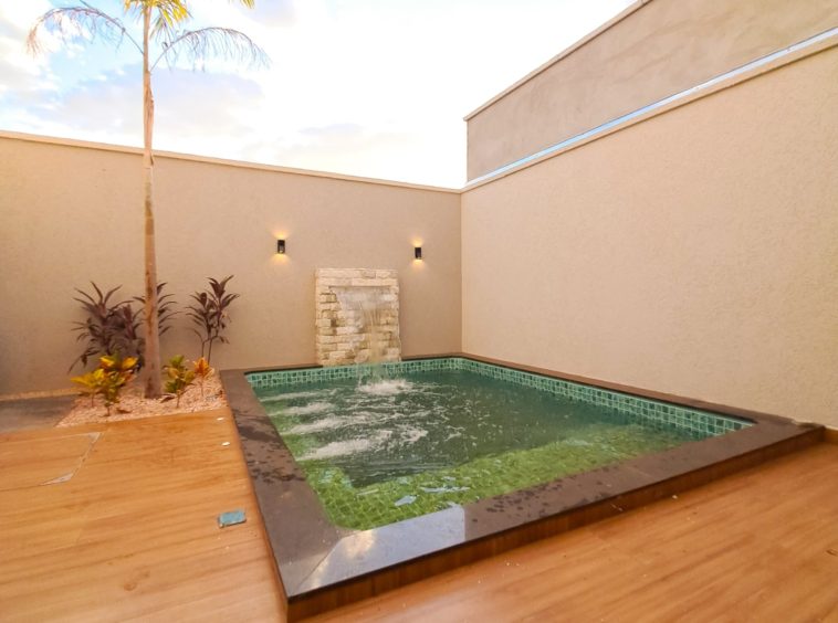 Ângulo 2 da piscina da Casa no Jardim Gramado
