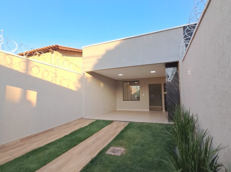 Frente da casa 2 da Casa á Venda no Novo Planalto