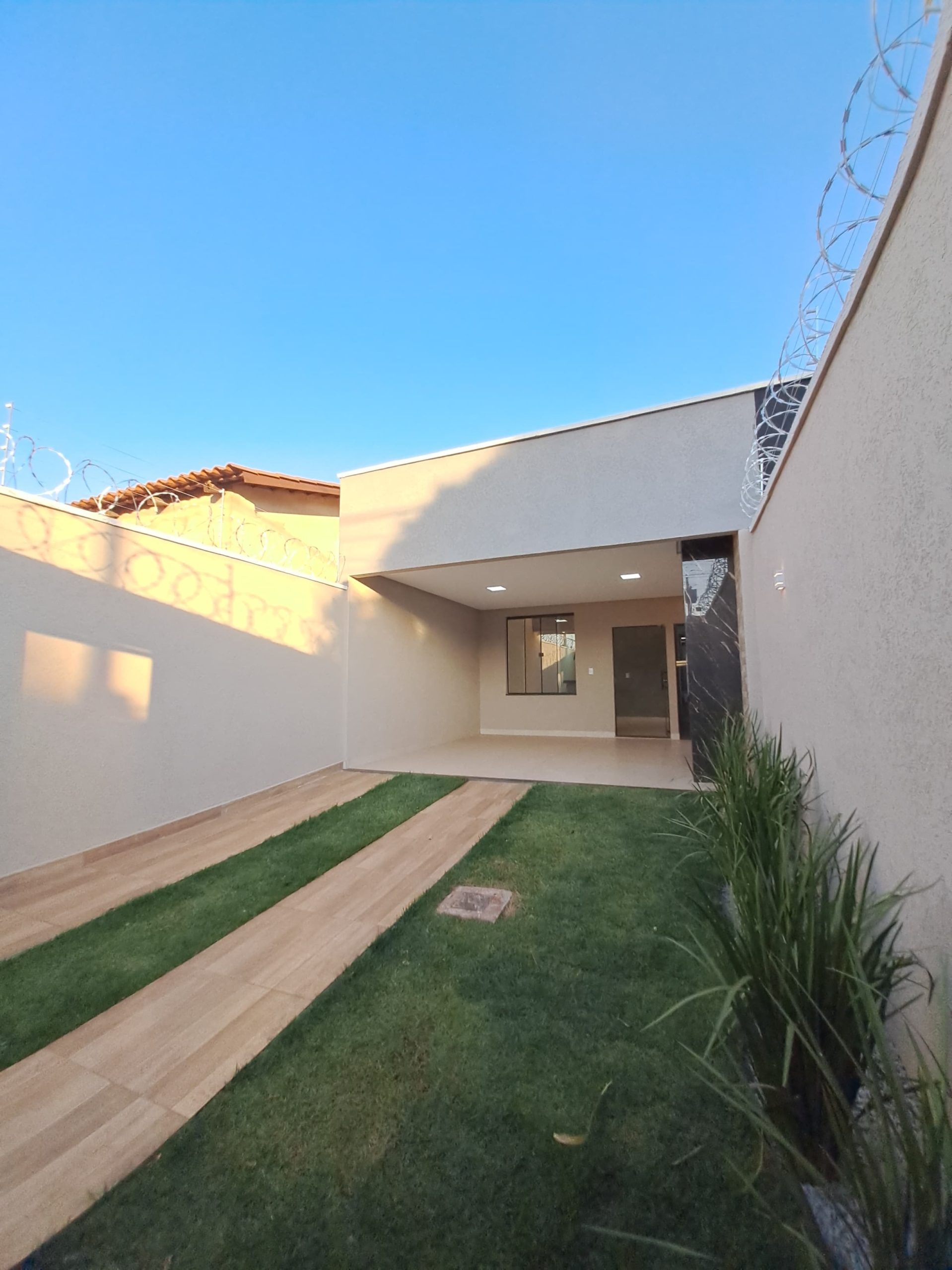 Frente da casa 2 da Casa á Venda no Novo Planalto