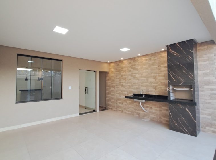 Garagem + Churrasqueira da Casa á Venda no Novo Planalto