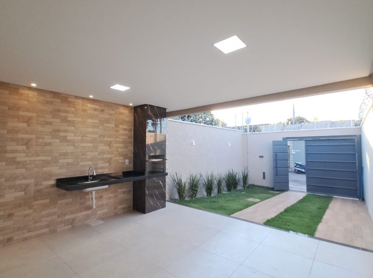 Garagem Ângulo (de dentro pra fora) da Casa á Venda no Novo Planalto