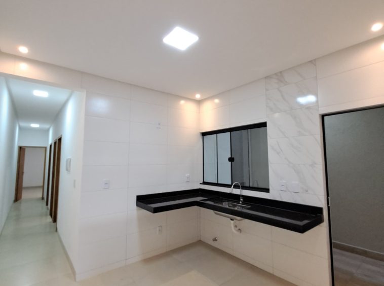 Ângulo 1 da Cozinha da Casa á Venda no Novo Planalto