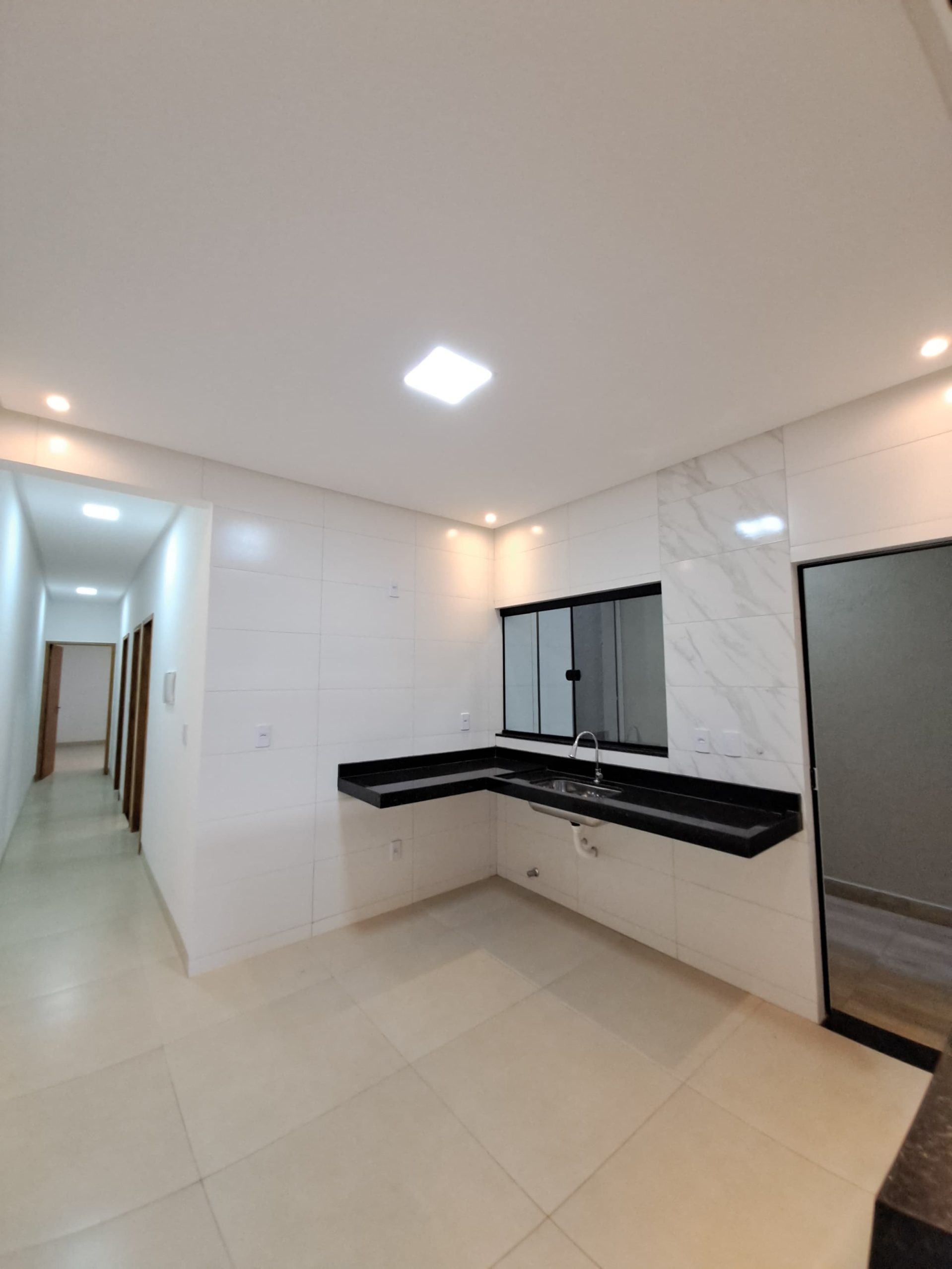 Ângulo 1 da Cozinha da Casa á Venda no Novo Planalto