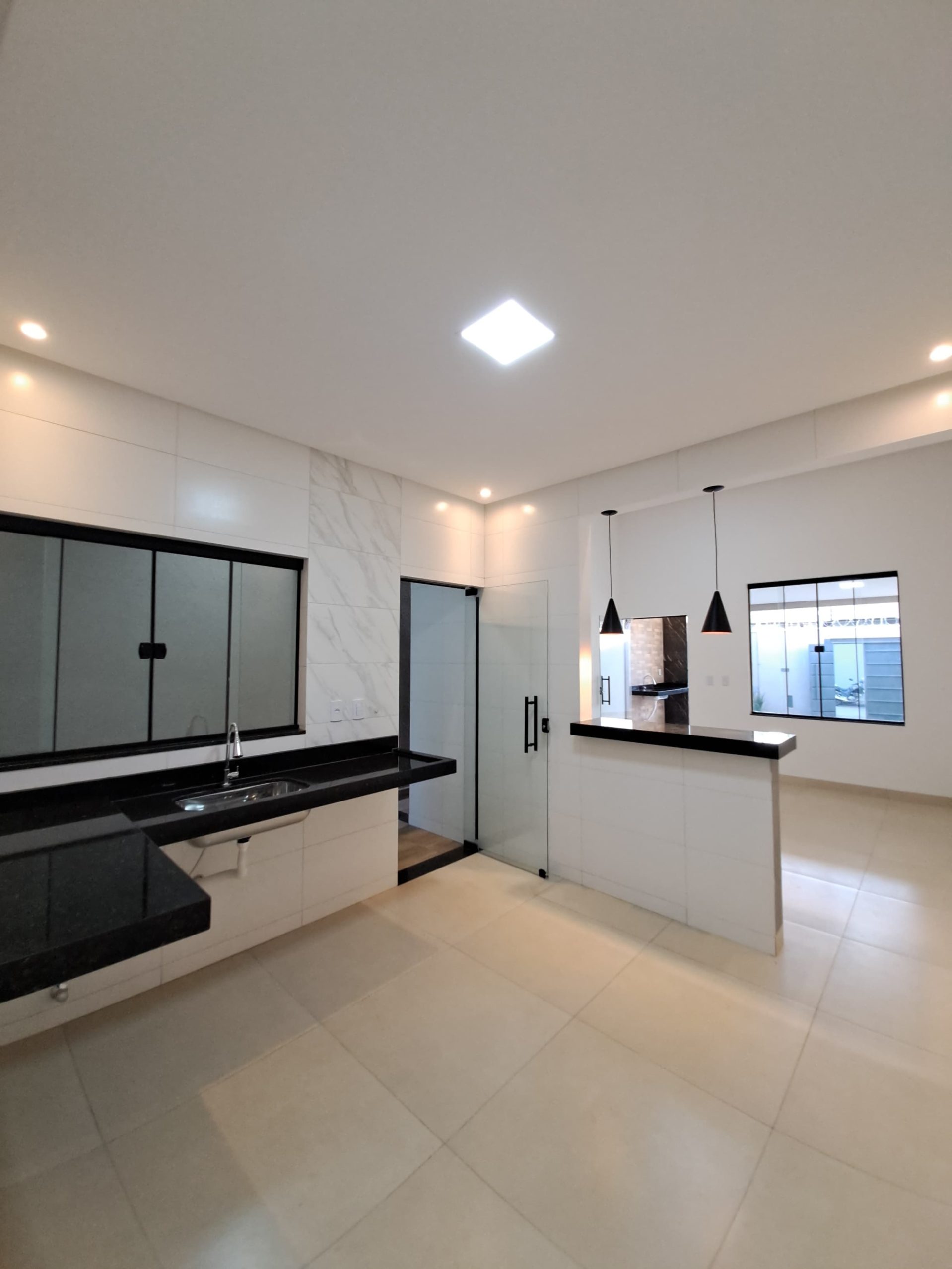 Ângulo 2 da Cozinha da Casa á Venda no Novo Planalto