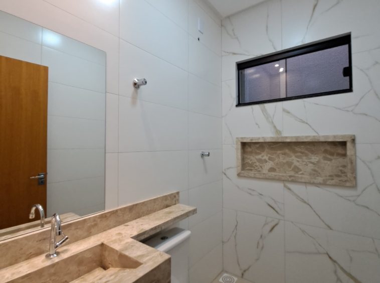 Banheiro 1 da Casa á Venda no Novo Planalto