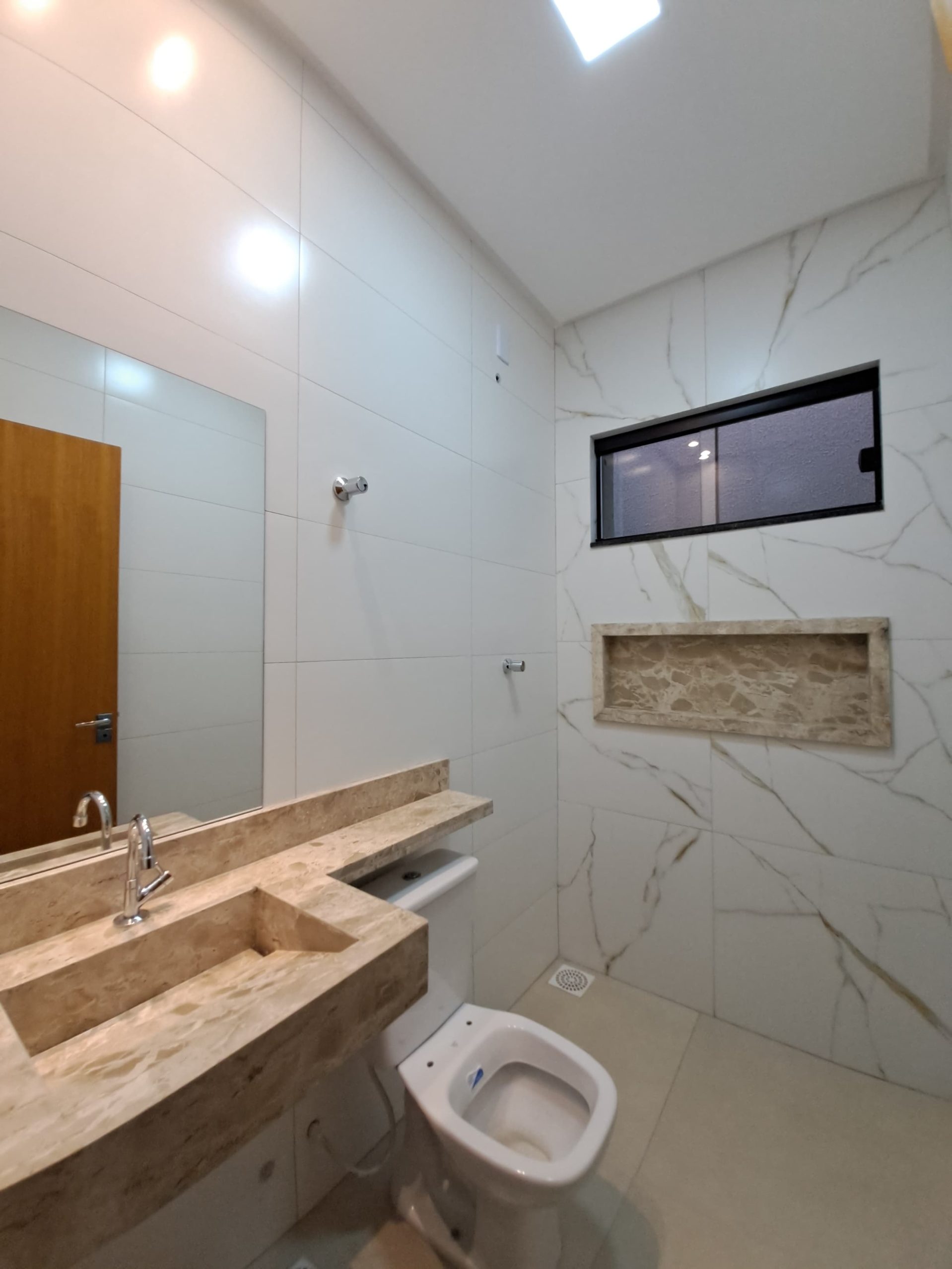 Banheiro 1 da Casa á Venda no Novo Planalto
