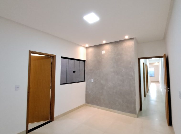 Ângulo 2 da suíte da Casa á Venda no Novo Planalto