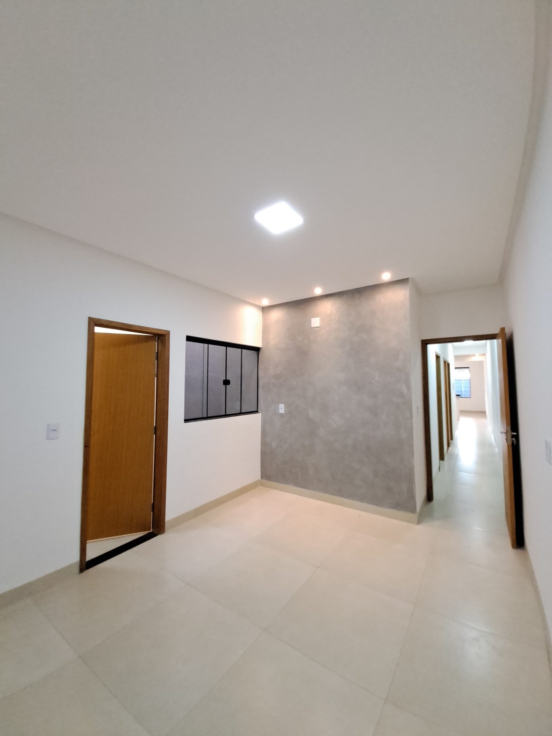 Ângulo 2 da suíte da Casa á Venda no Novo Planalto