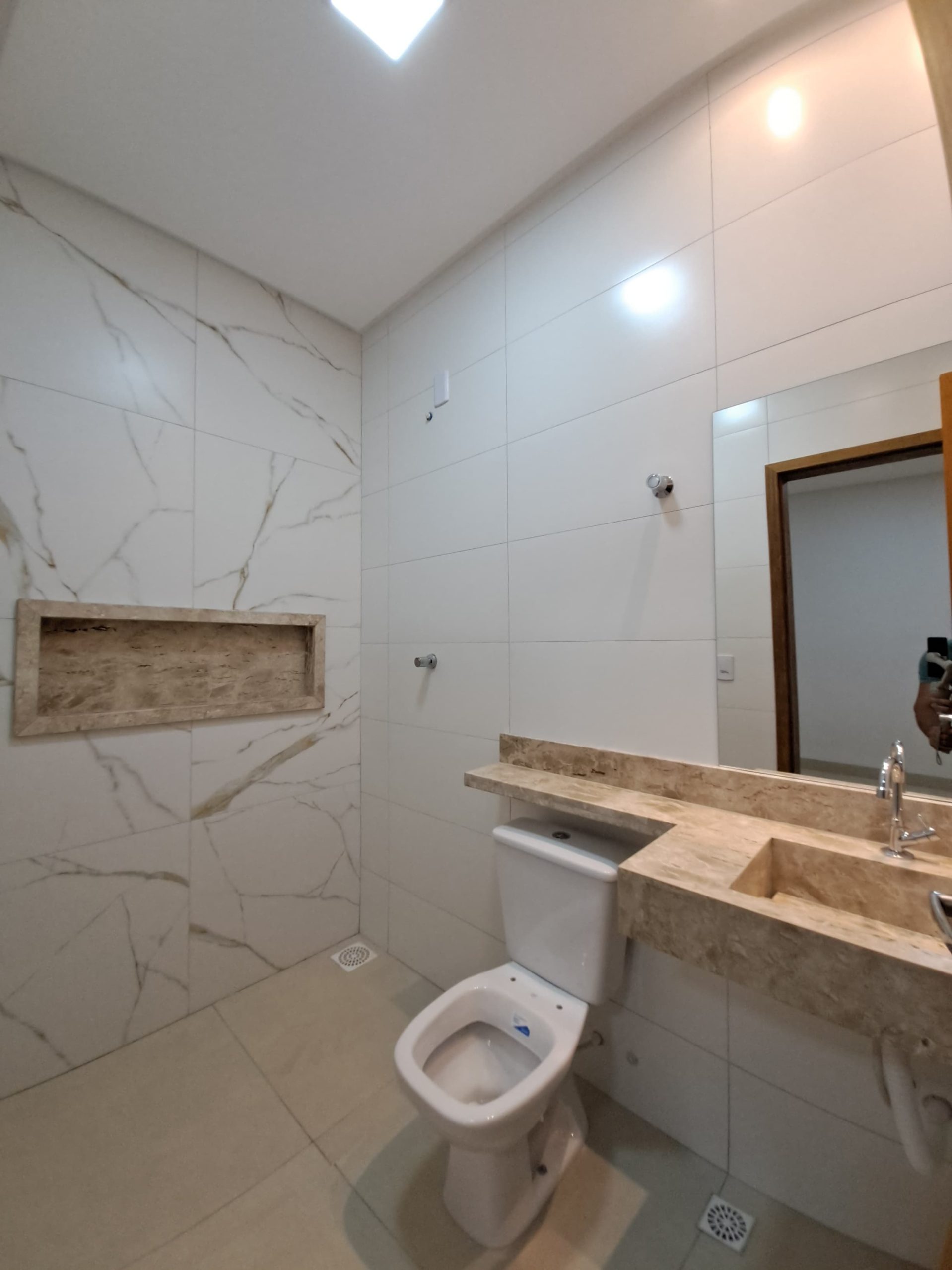 Banheiro da suíte da Casa á Venda no Novo Planalto