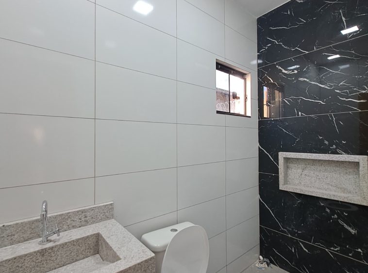 Banheiro da suíte da Casa á venda no Shangri-lá