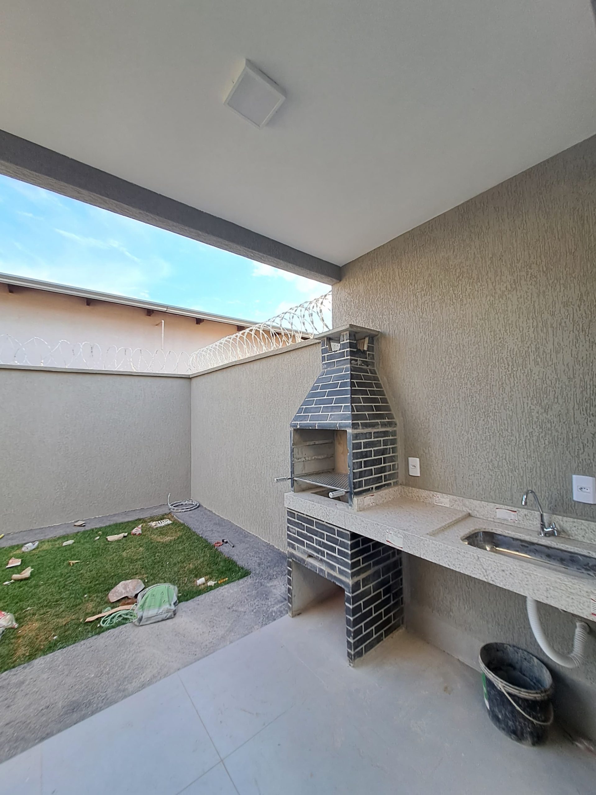 Ângulo 1 da Churrasqueira da Casa á venda no Shangri-lá