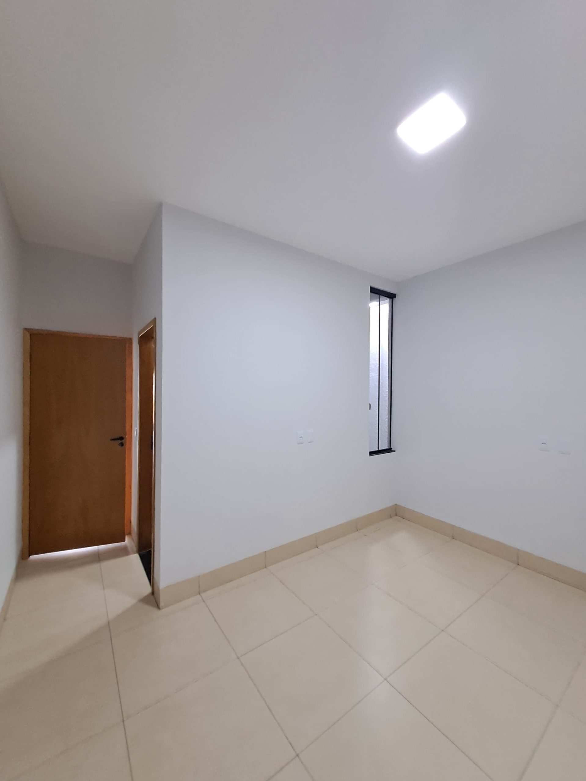 Ângulo 2 da suíte da Casa no Setor Orlando Moraes