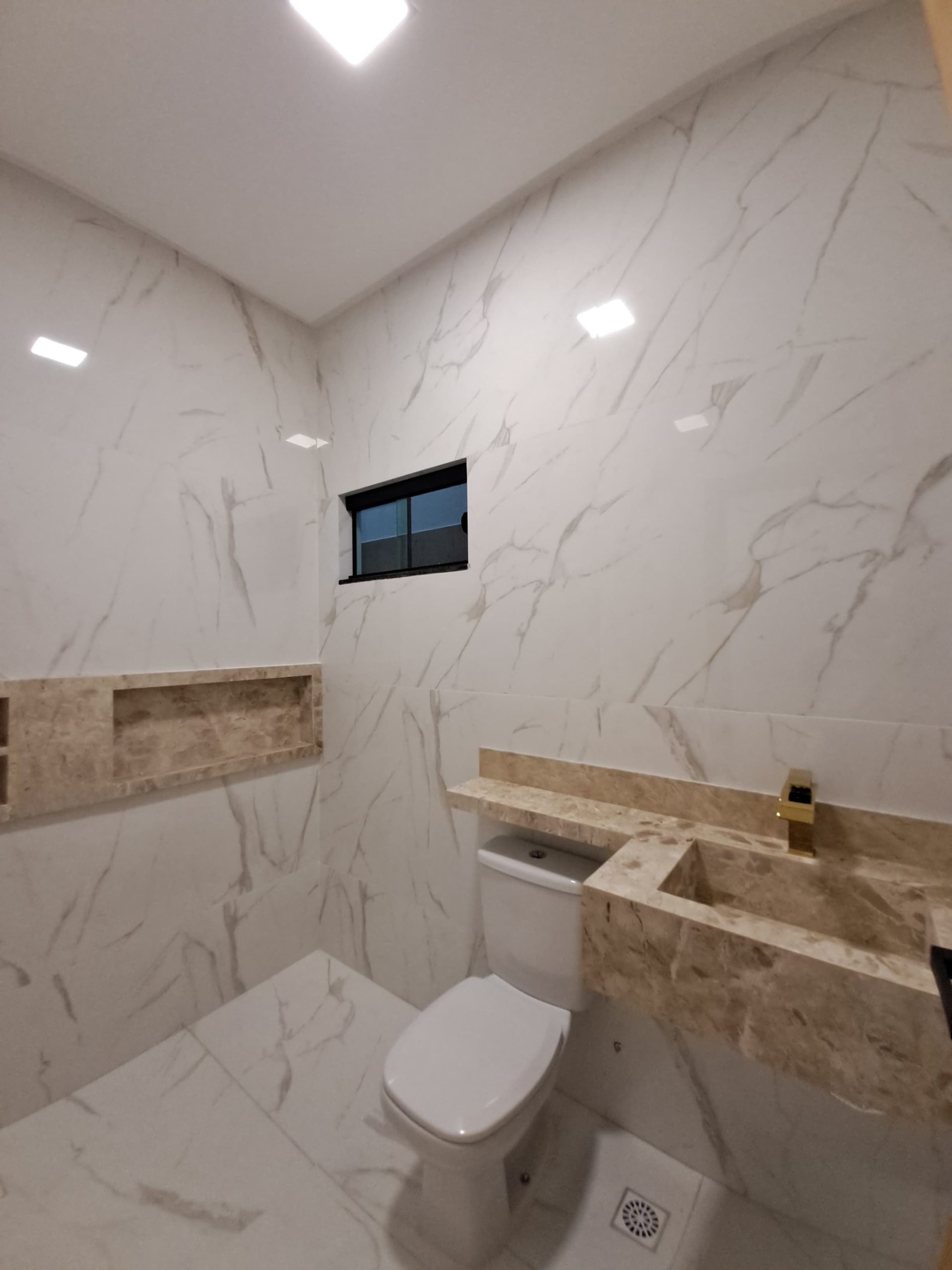 Banheiro 1 da Casa no Jardim Balneário Meia Ponte