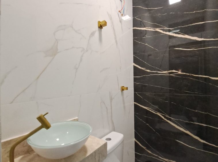 Banheiro 2 da Casa no Jardim Balneário Meia Ponte