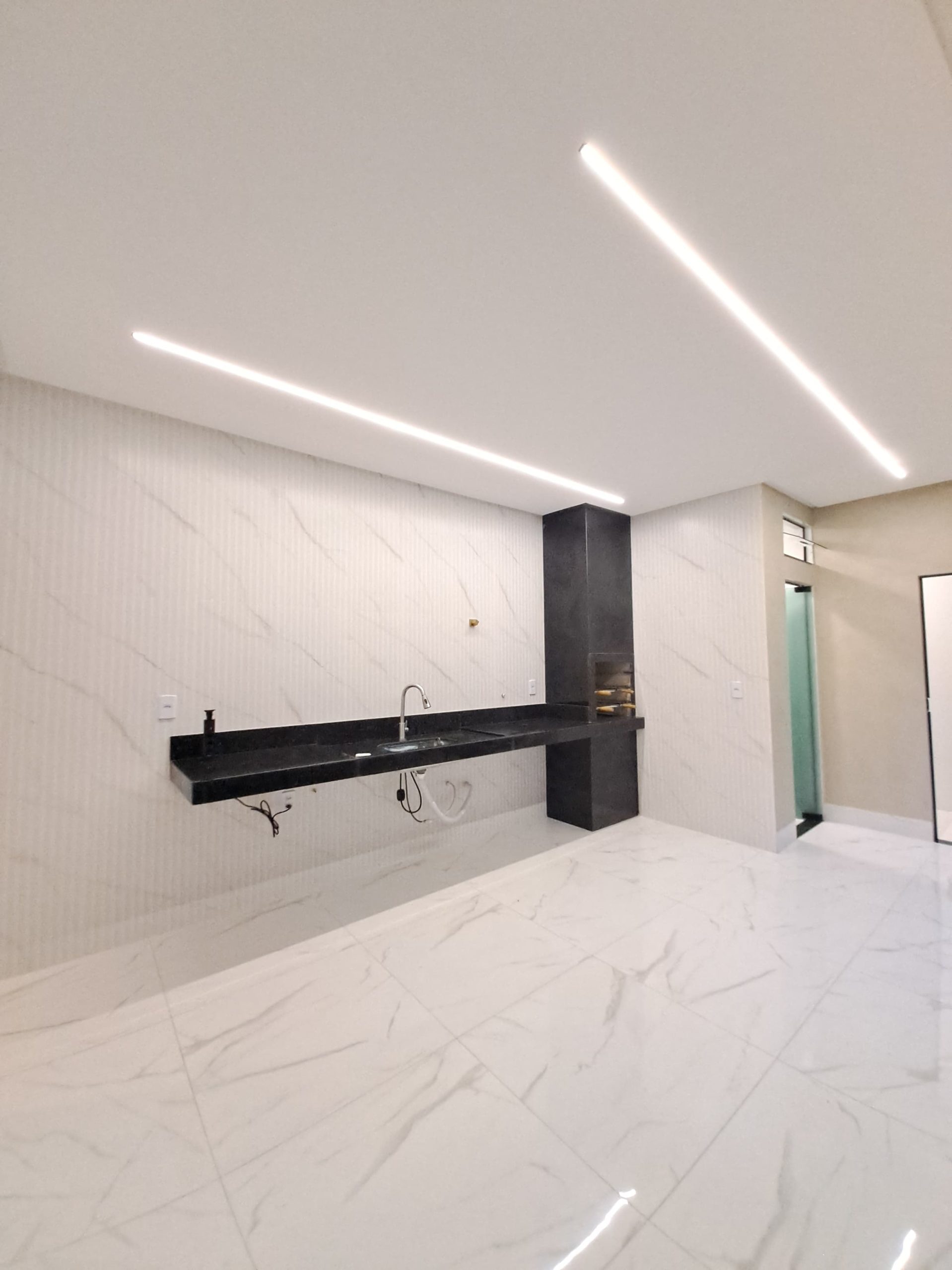 Ângulo 4 da Cozinha + churrasqueira da Casa no Jardim Balneário Meia Ponte