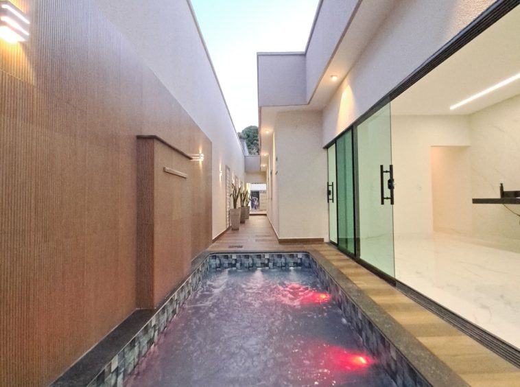 Ângulo 2 da piscina da Casa no Jardim Balneário Meia Ponte