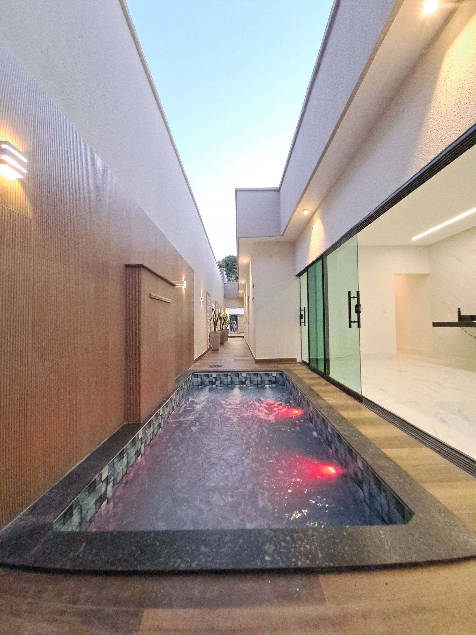 Ângulo 2 da piscina da Casa no Jardim Balneário Meia Ponte