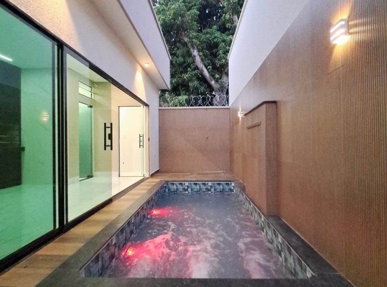 Ângulo 3 da piscina da Casa no Jardim Balneário Meia Ponte