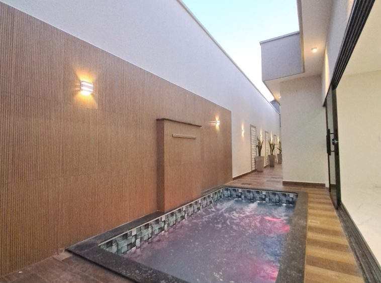 Ângulo 4 da piscina da Casa no Jardim Balneário Meia Ponte