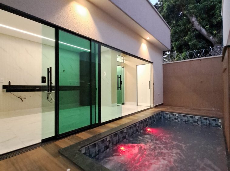 Ângulo 5 da piscina da Casa no Jardim Balneário Meia Ponte