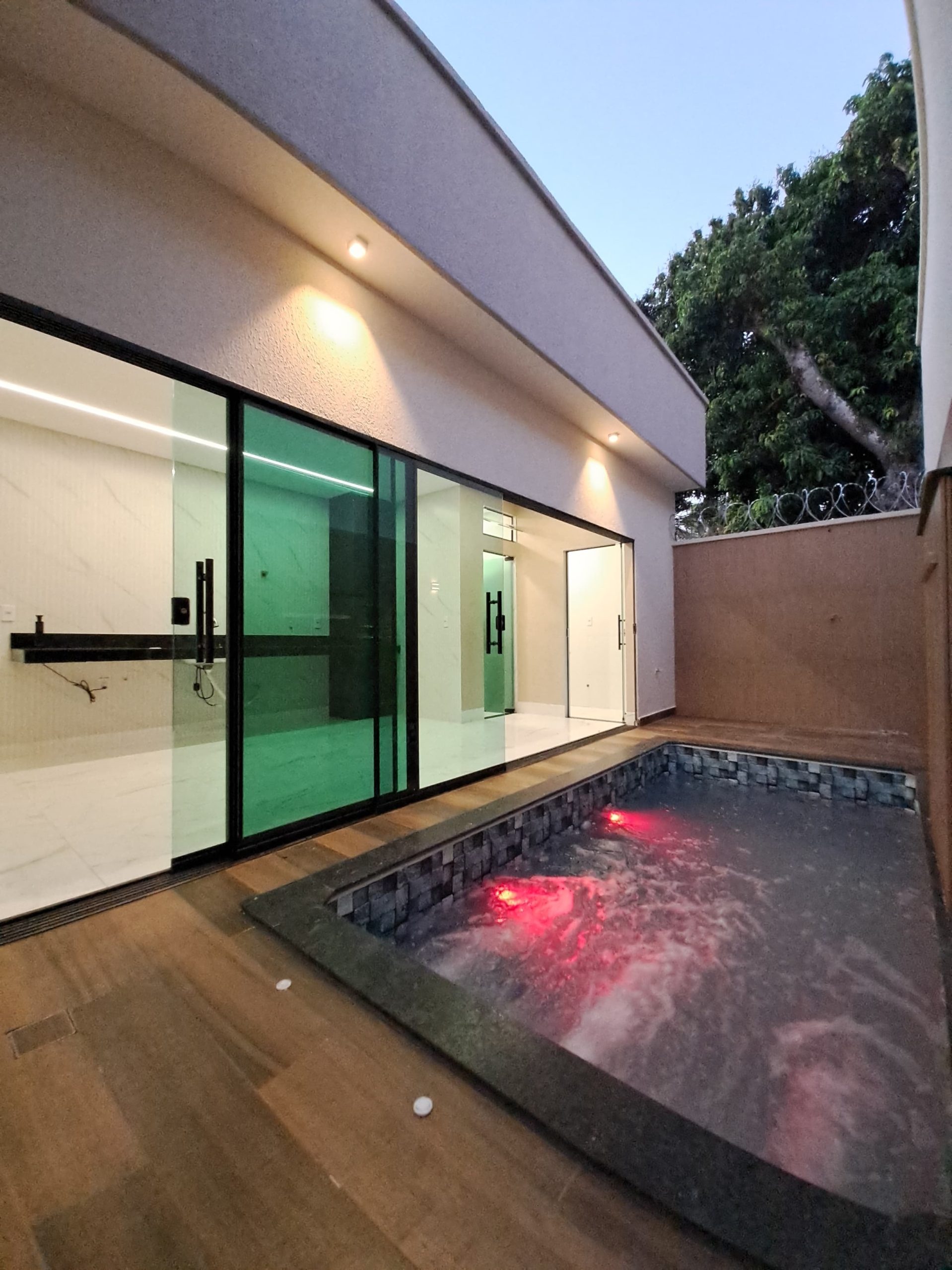 Ângulo 5 da piscina da Casa no Jardim Balneário Meia Ponte
