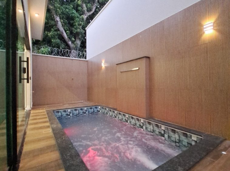 Ângulo 6 da piscina da Casa no Jardim Balneário Meia Ponte