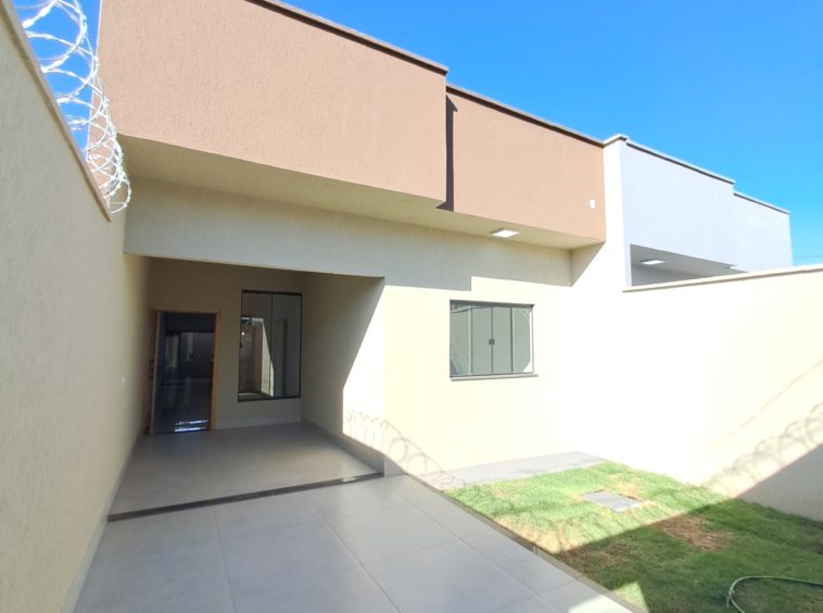 Ângulo 1 da Frente + garagem da Casa no Setor Alice Barbosa