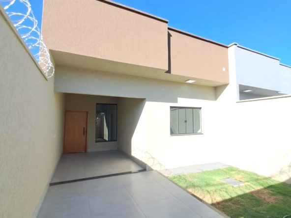 Ângulo 3 da Frente + garagem da Casa no Setor Alice Barbosa