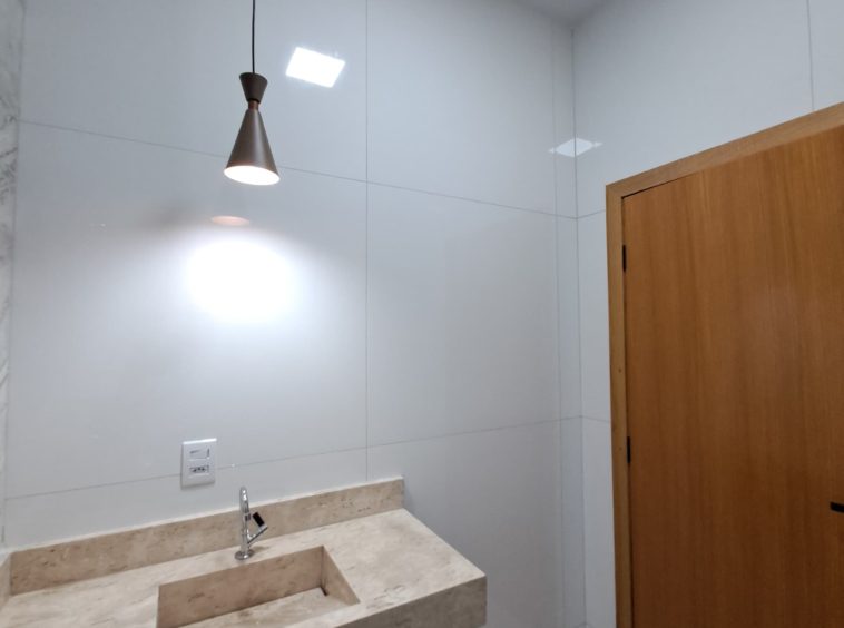 Ângulo 1 do Banheiro 1 da Casa no Setor Alice Barbosa