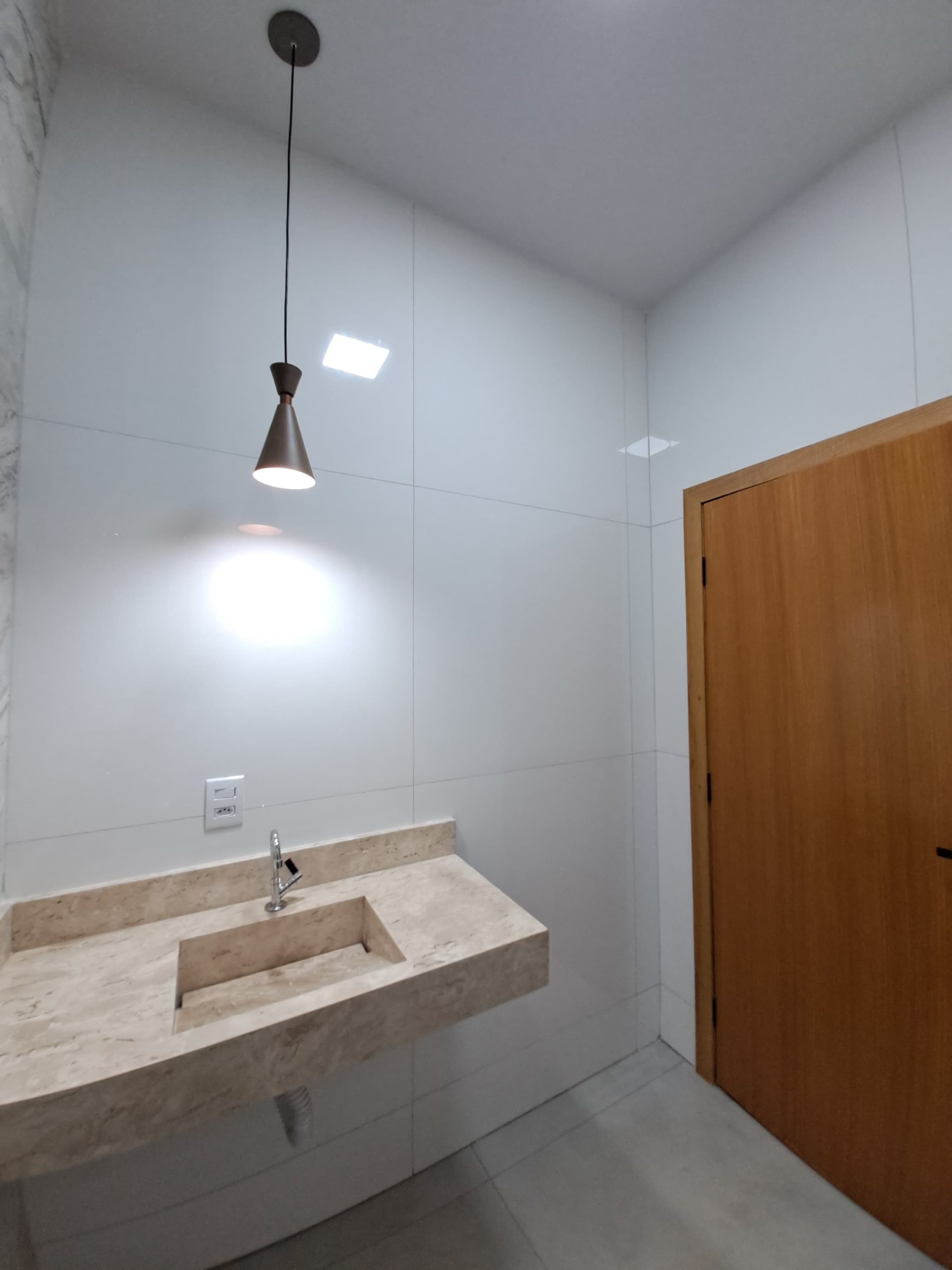 Ângulo 1 do Banheiro 1 da Casa no Setor Alice Barbosa