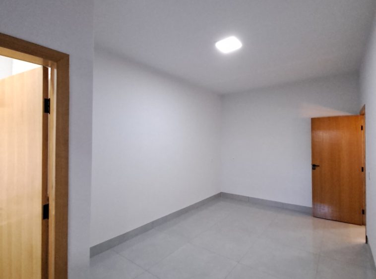 Ângulo 2 do Quarto suíte da Casa no Setor Alice Barbosa