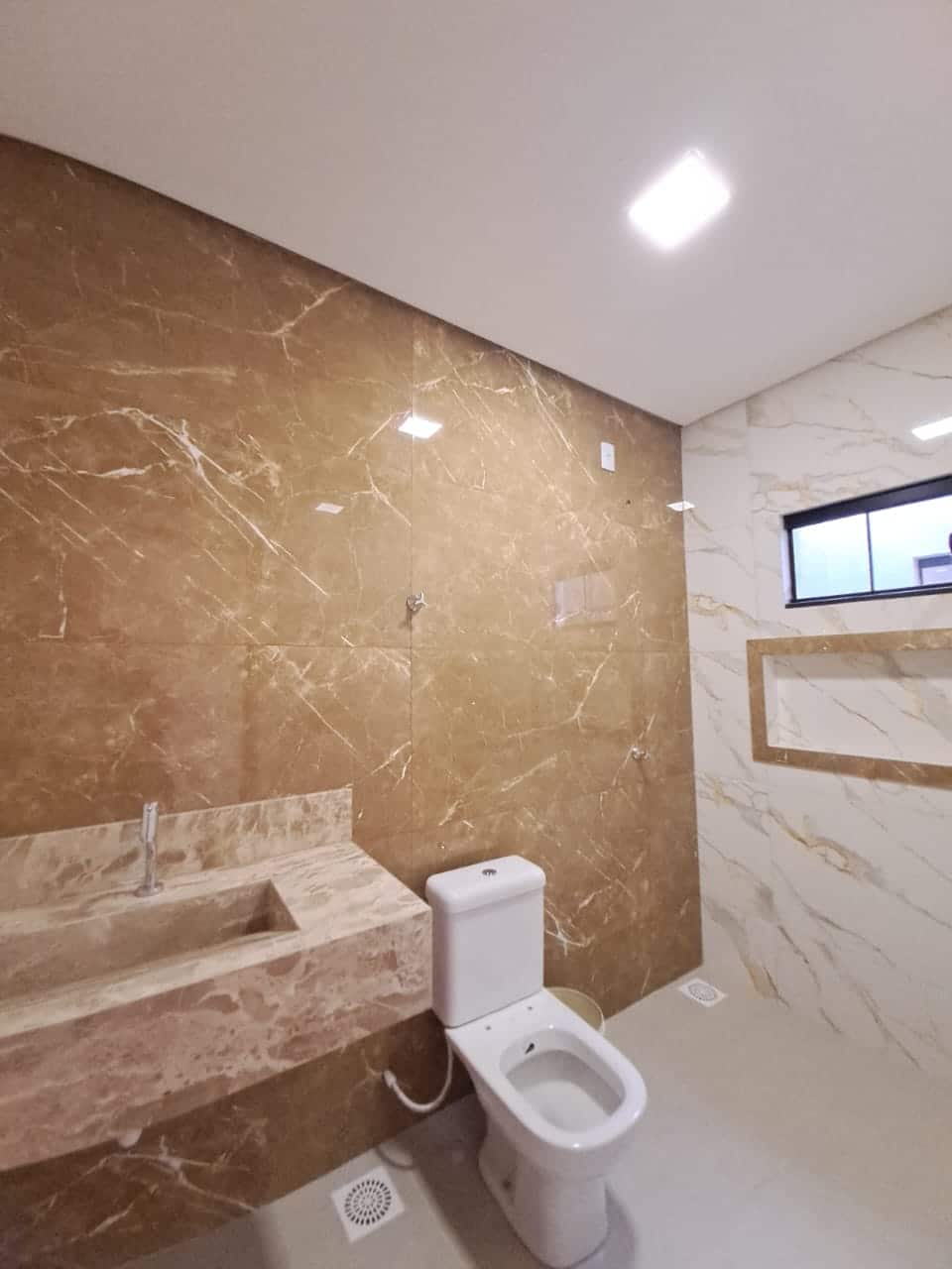 banheiro1 da casa no Residencial Morumbi Goiânia
